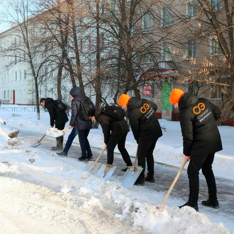 Уборка снега с крыш и территорий в Вятских Полянах